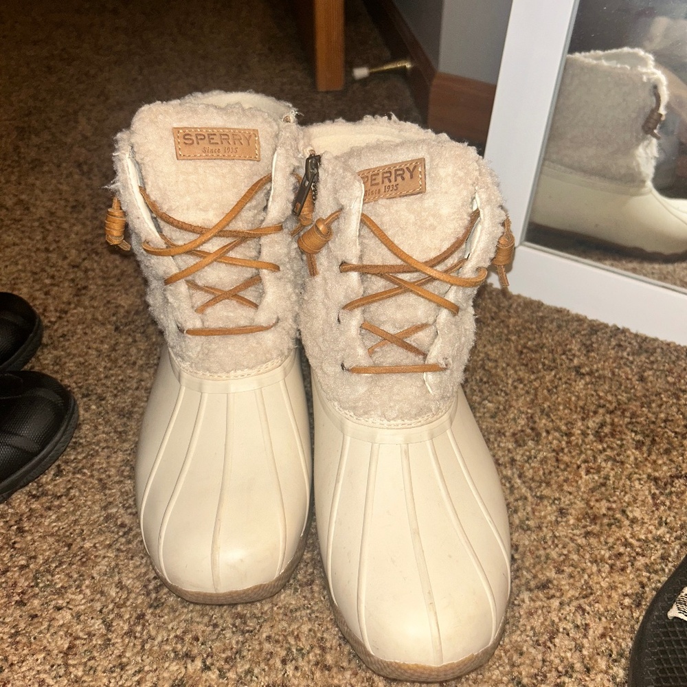 White Fuzzy Sperry Boots Size 7.5M